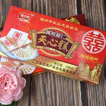 238克欖仁夾心糕